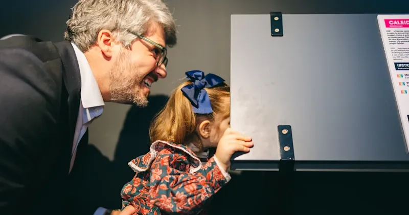 Abuelos y nietos: el doble de diversión en Museum of Senses Madrid